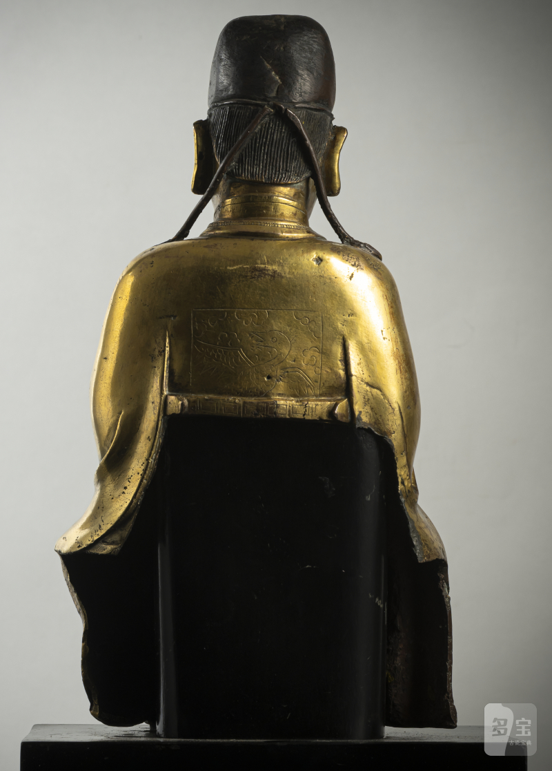 A GILT-BRONZE FIGURE OF A DIGNITARY - 图2